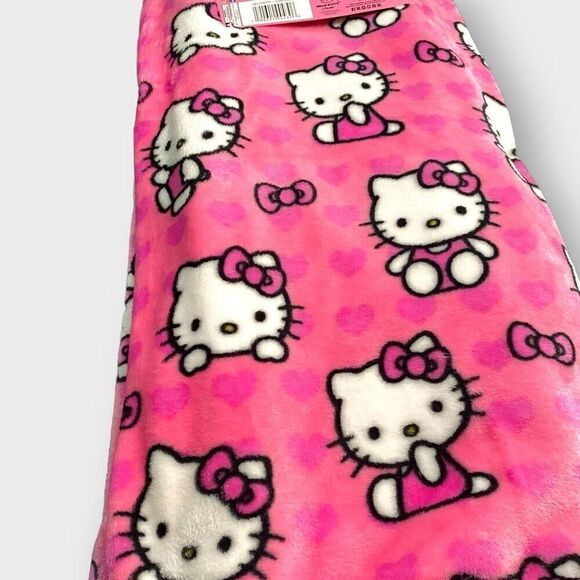 Hello Kitty 'Hearts All Over' 50x70" Silk Touch Plush Throw Blanket (b) HTF - Picture 2 of 7